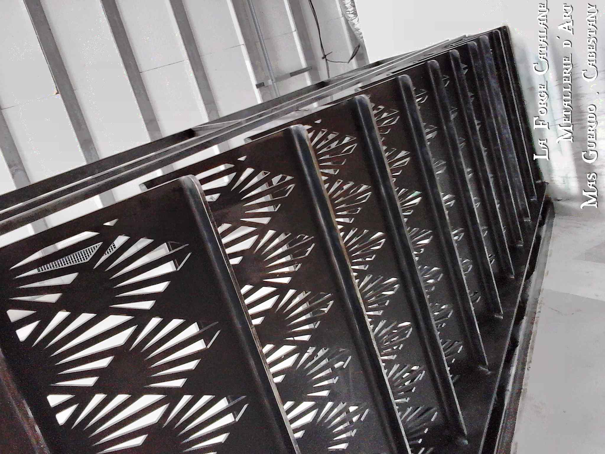 limon escalier U pliage encastre en decoupe laser forge catalane 3.jpg